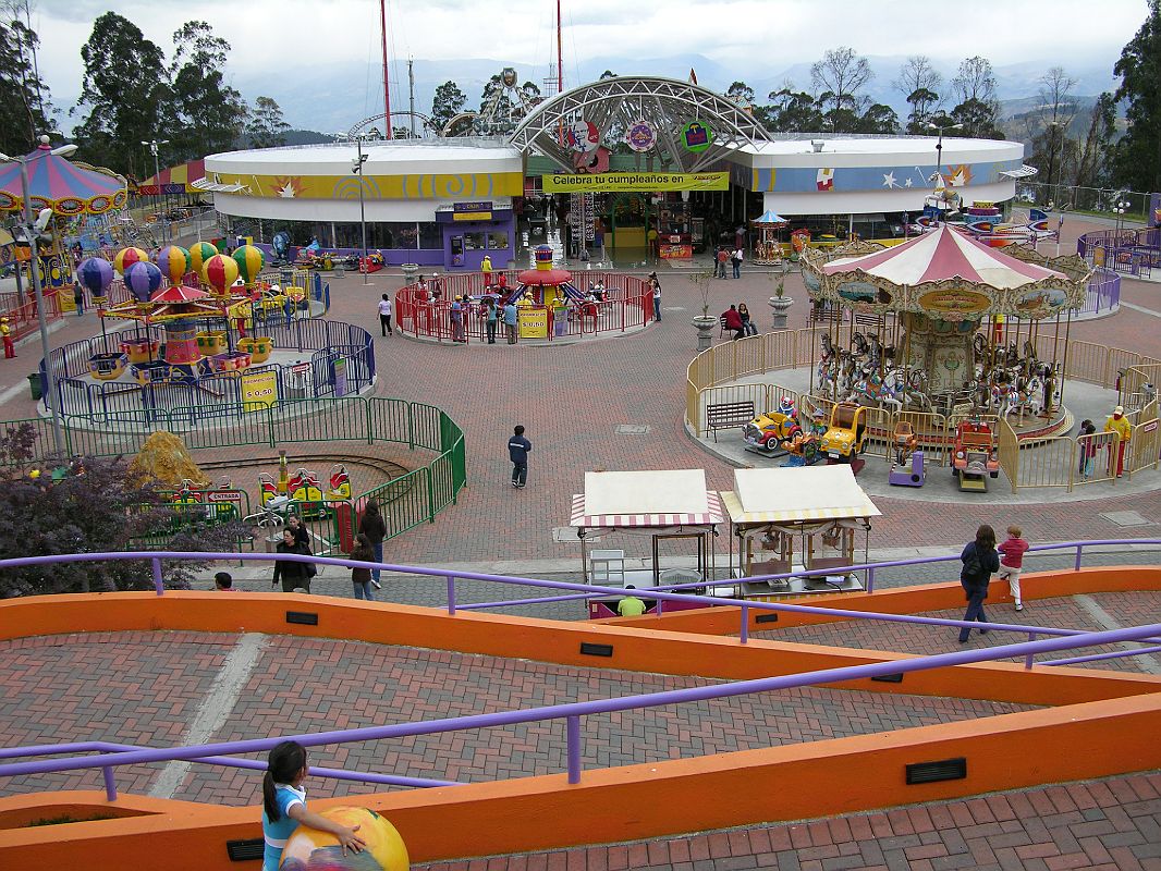 Ecuador Quito 03-05 TeleferiQo Amusement Park